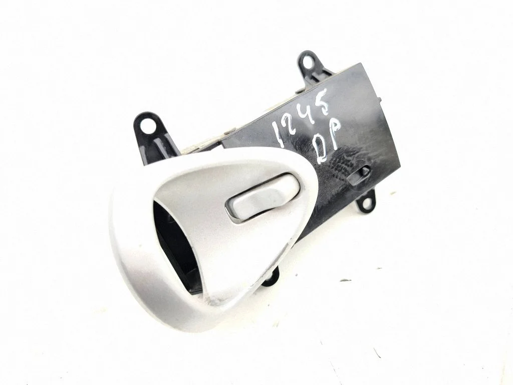 Front door interior handle – right