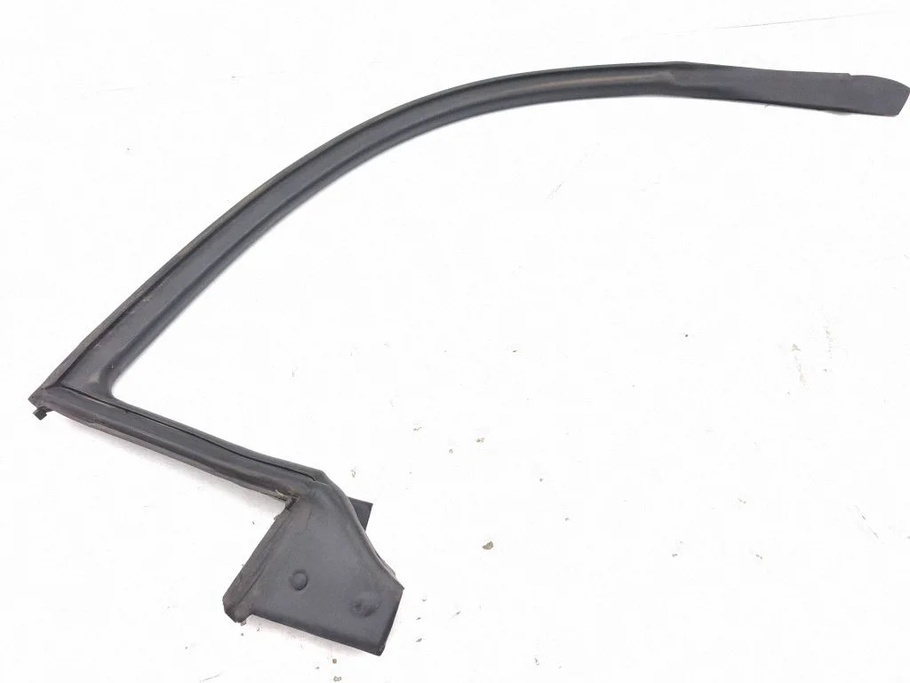 Front door rubber seal 76860CD000