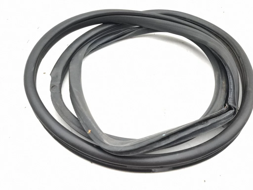 Front door rubber seal – right