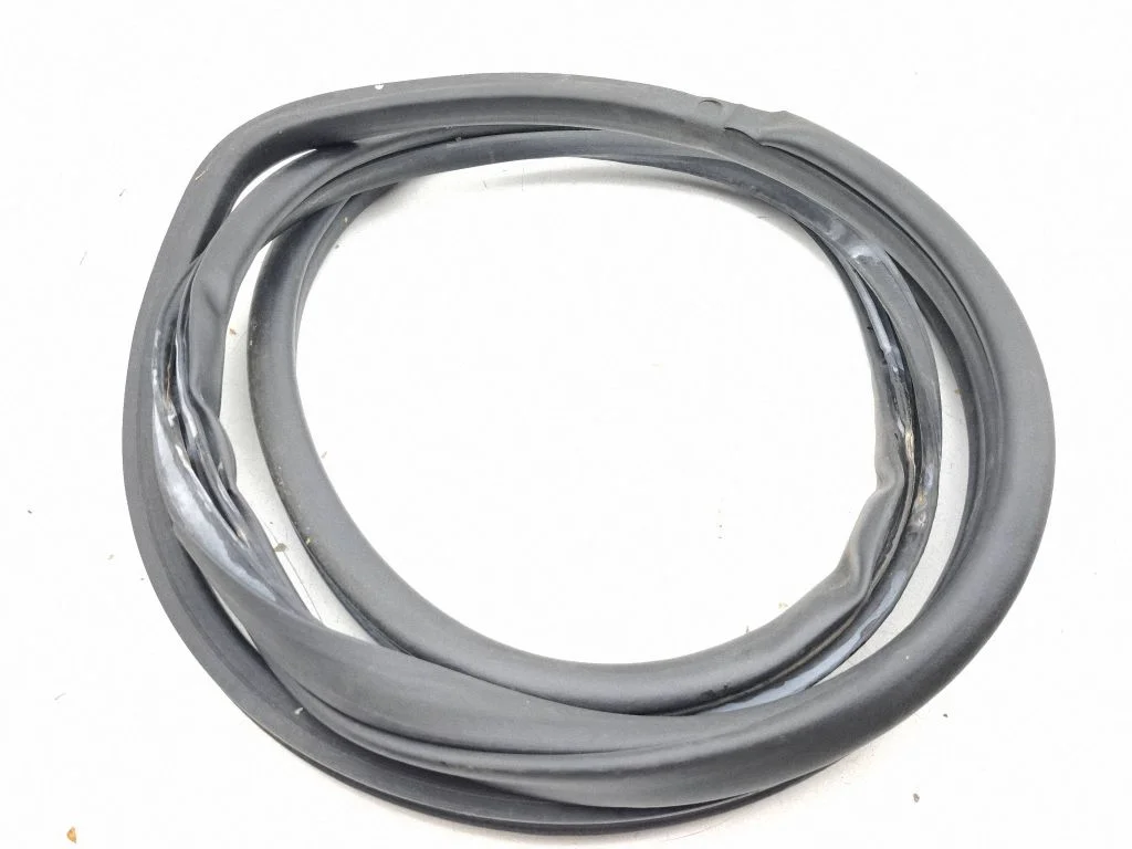 Front door rubber seal – left