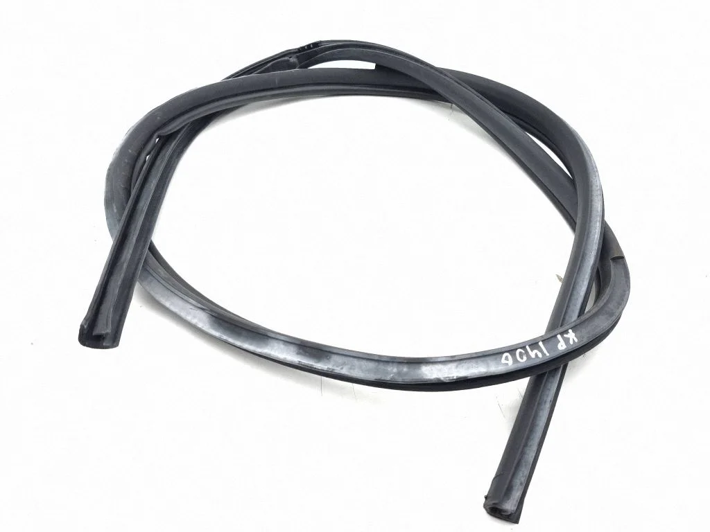 Front door rubber seal – left