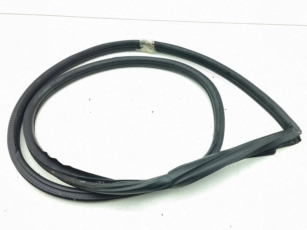 Front door rubber seal – right