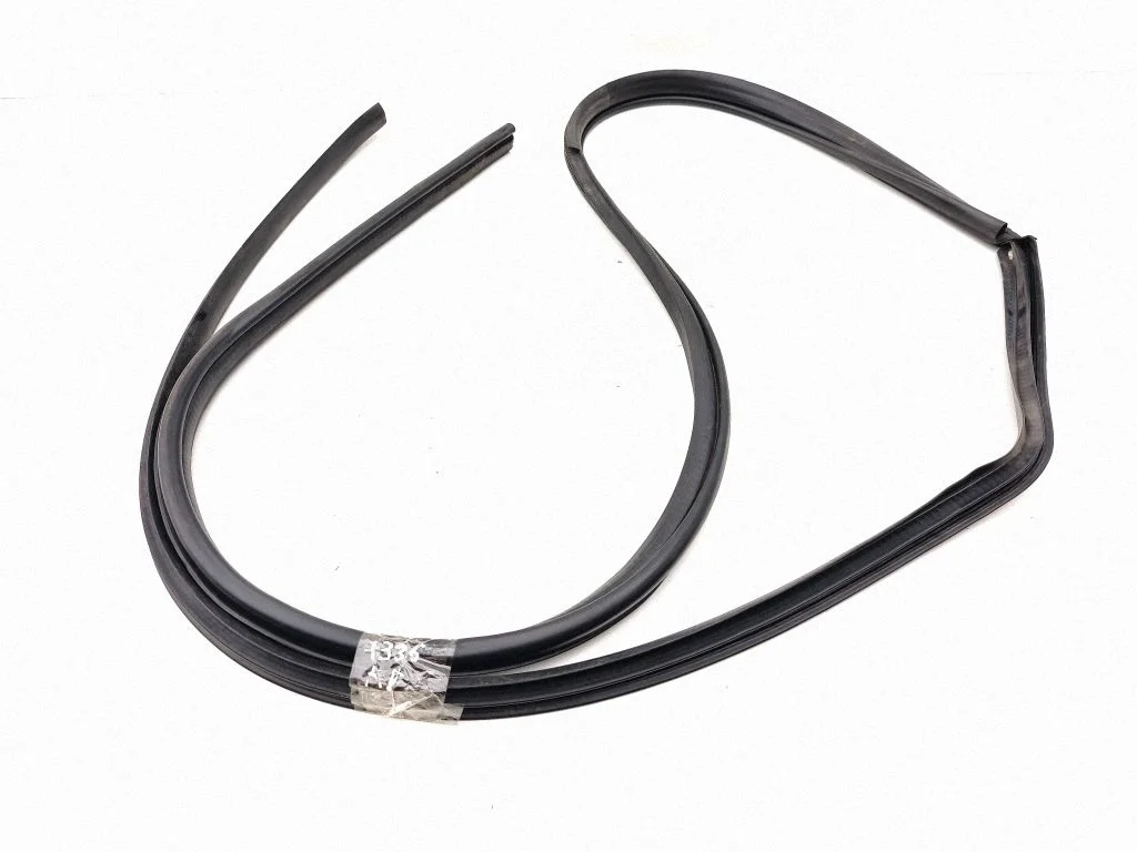 Front door rubber seal – left
