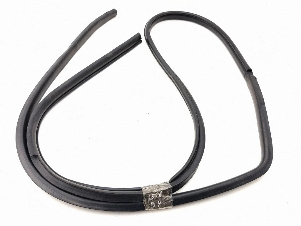 Front door rubber seal – right