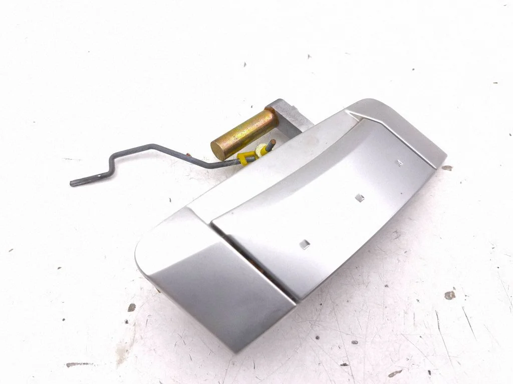 Front door exterior handle – left