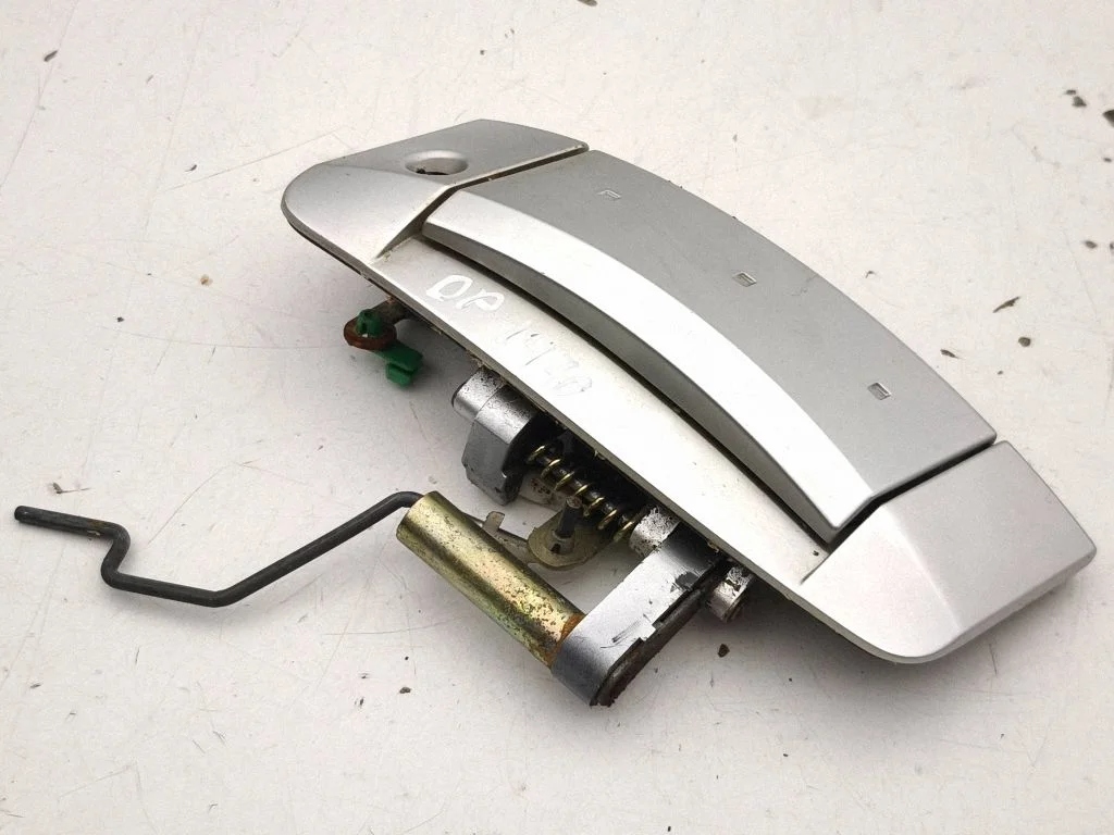 Front door exterior handle – right