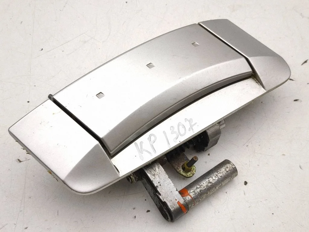 Front door exterior handle – left