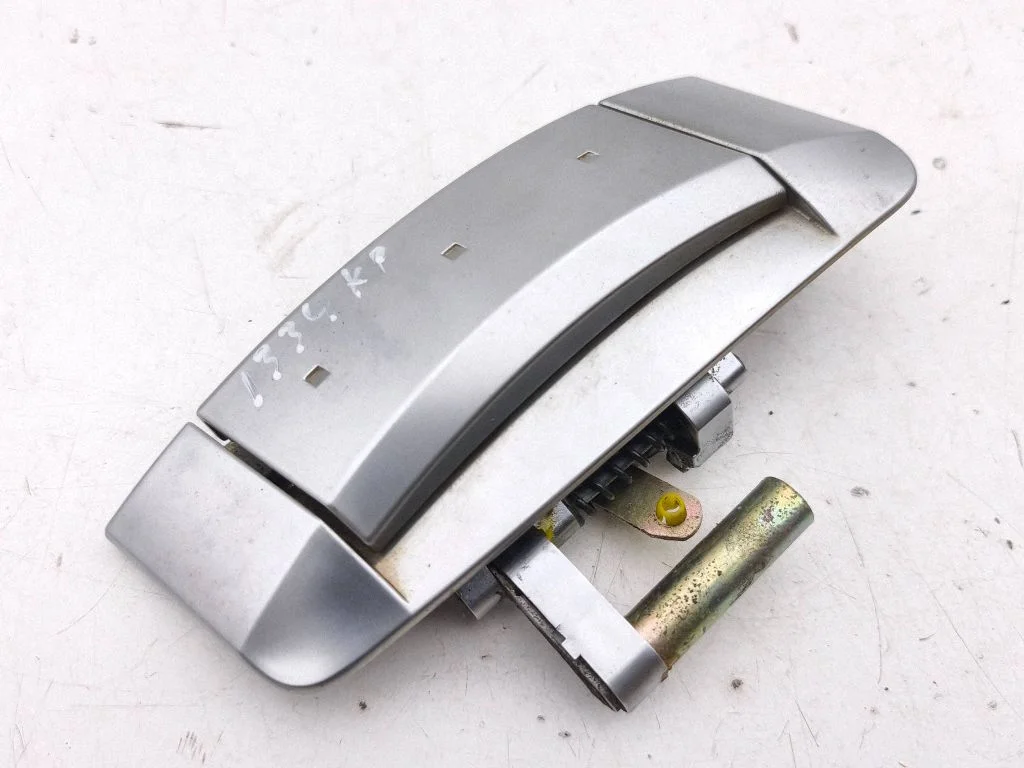 Front door exterior handle – left