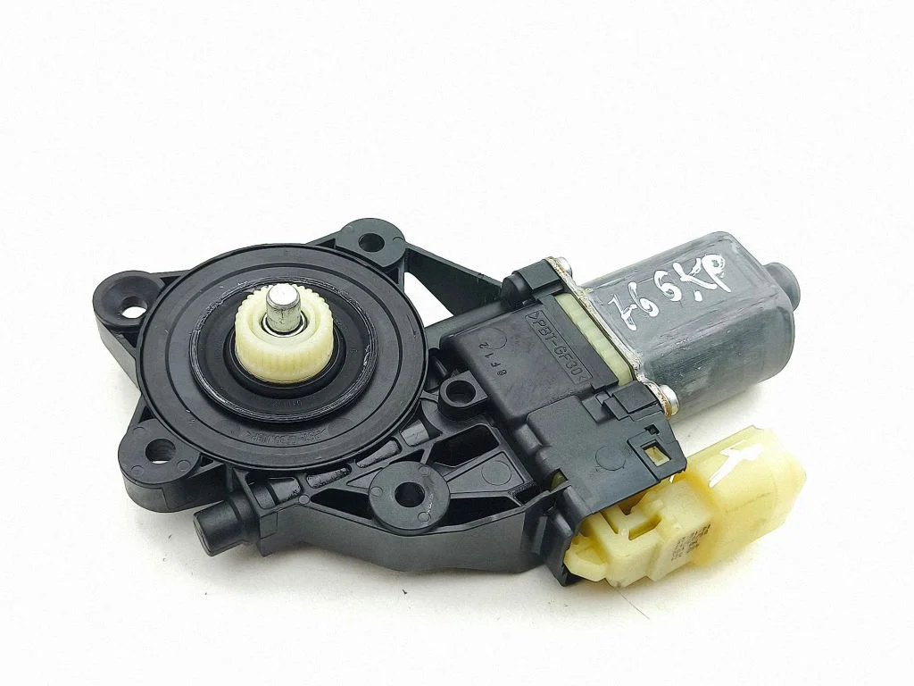 Priekšējā loga pacēlāja motoriņš 0130822240