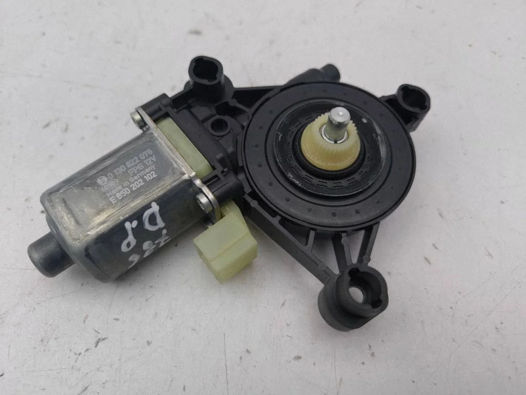 Front door window regulator motor 0130822076
