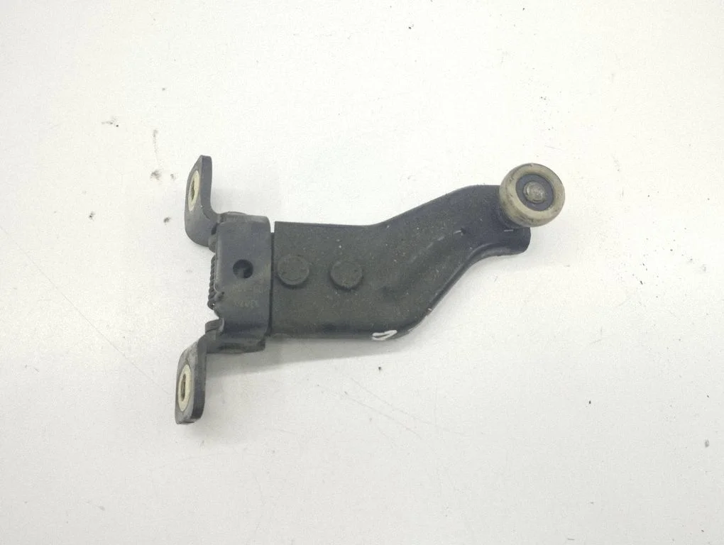 Sliding door lower roller guide/hinge – Ford Grand C-MAX (2010-2019)
