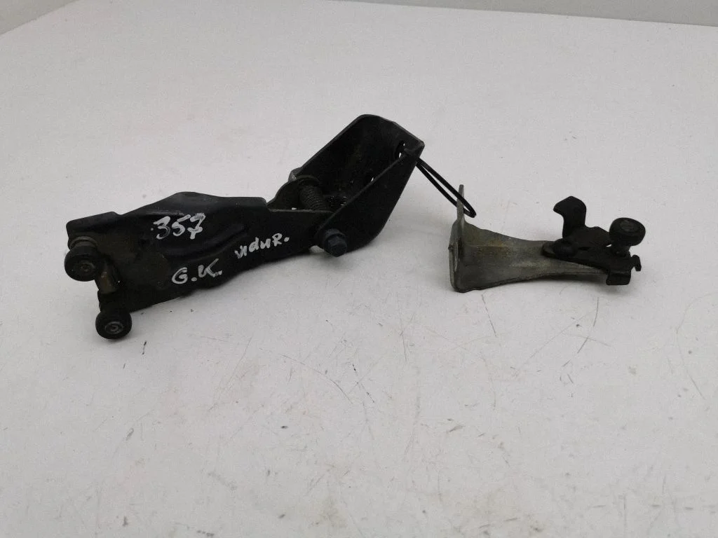 Roller guide/hinge set – Chrysler Voyager (2008-2016)