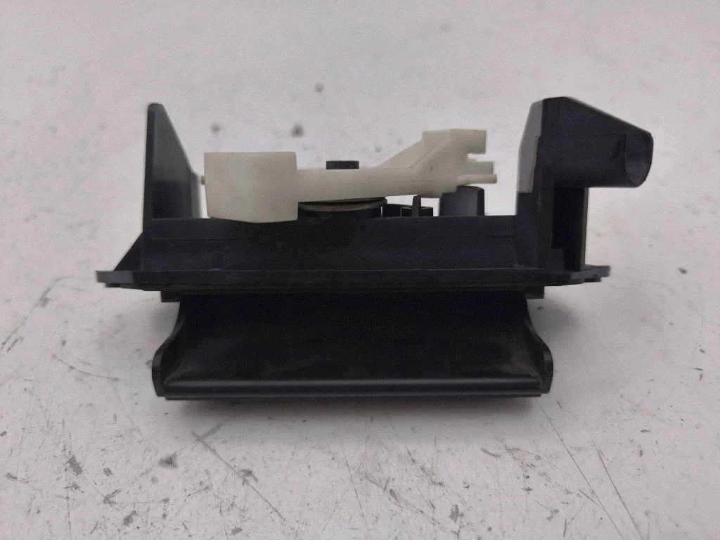 Loading door exterior handle
