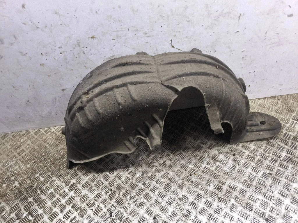 Rear arch fender liner splash guards – right