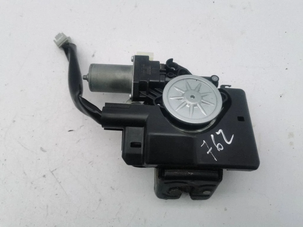 Loading door lock 1638000790