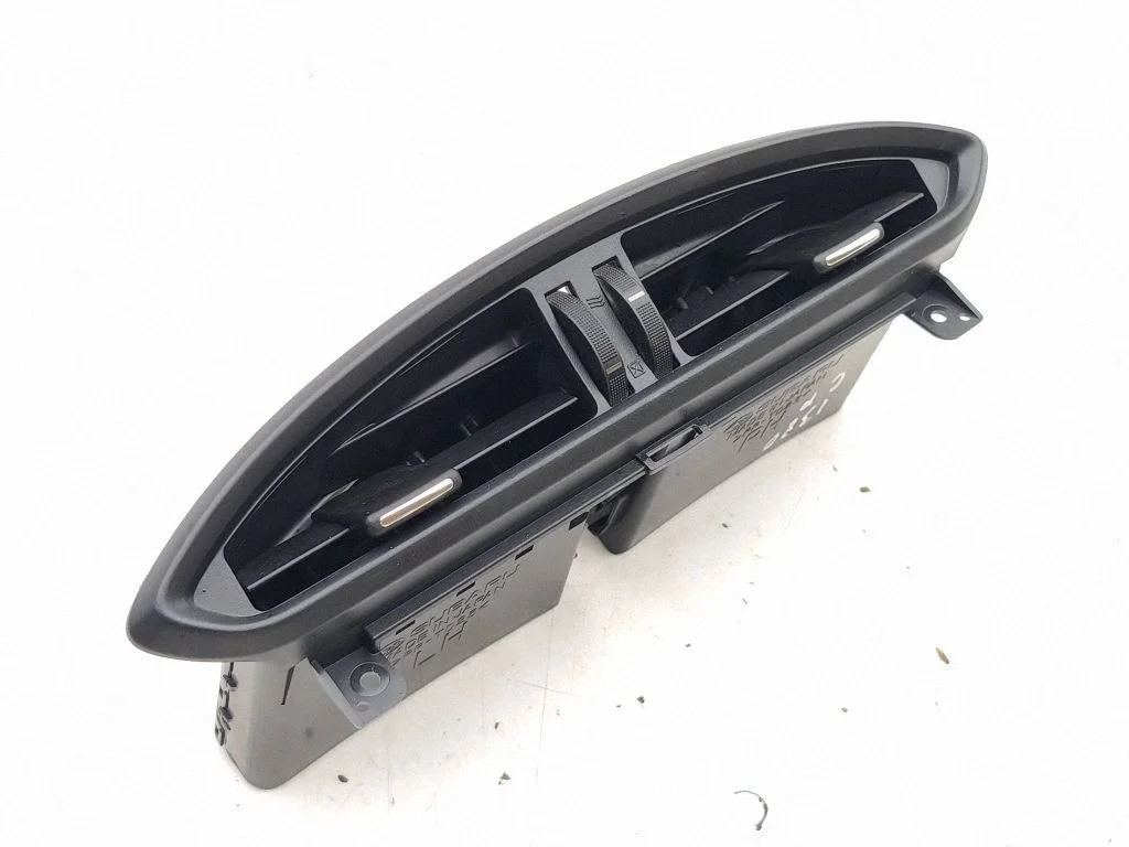 Dash center air vent grill 66110CA100