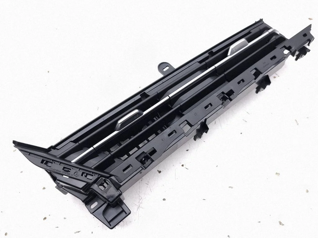 Dash center air vent grill 89C820951