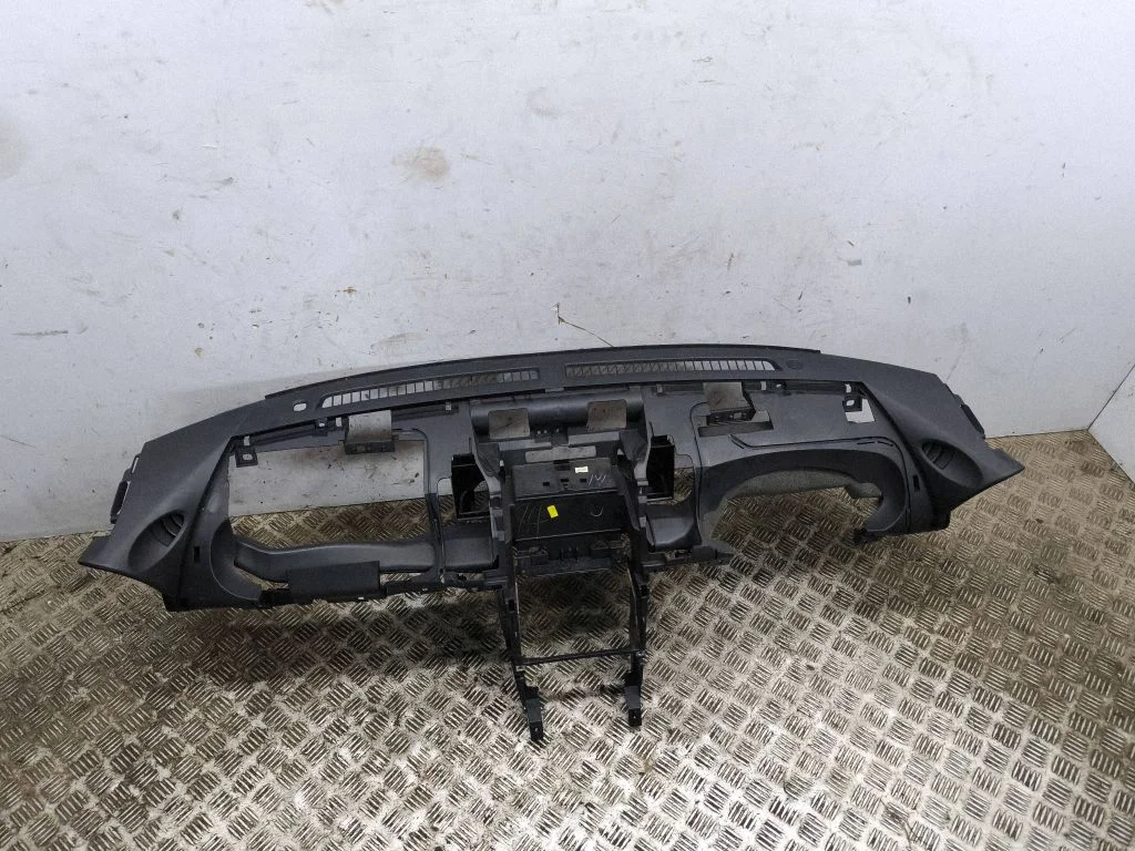 Dashboard 27870CD400