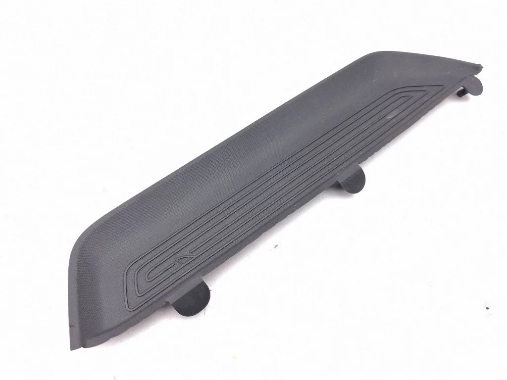 Paneļa nodalījuma/plauktiņa paliktnis T1004869