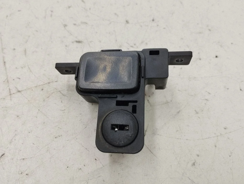Glove box handle – Nissan Murano Z50 (2002-2008)