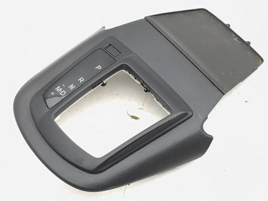 Pārnesumu pārslēga sviras apdare (plastmasas) KD4764341