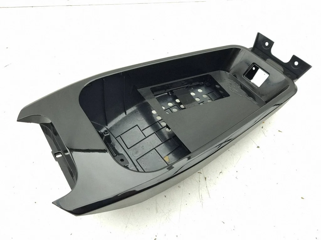 Center console LJ8BR04567A