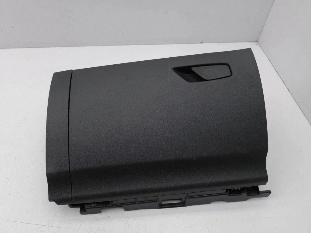 Glove box set 5E8857097
