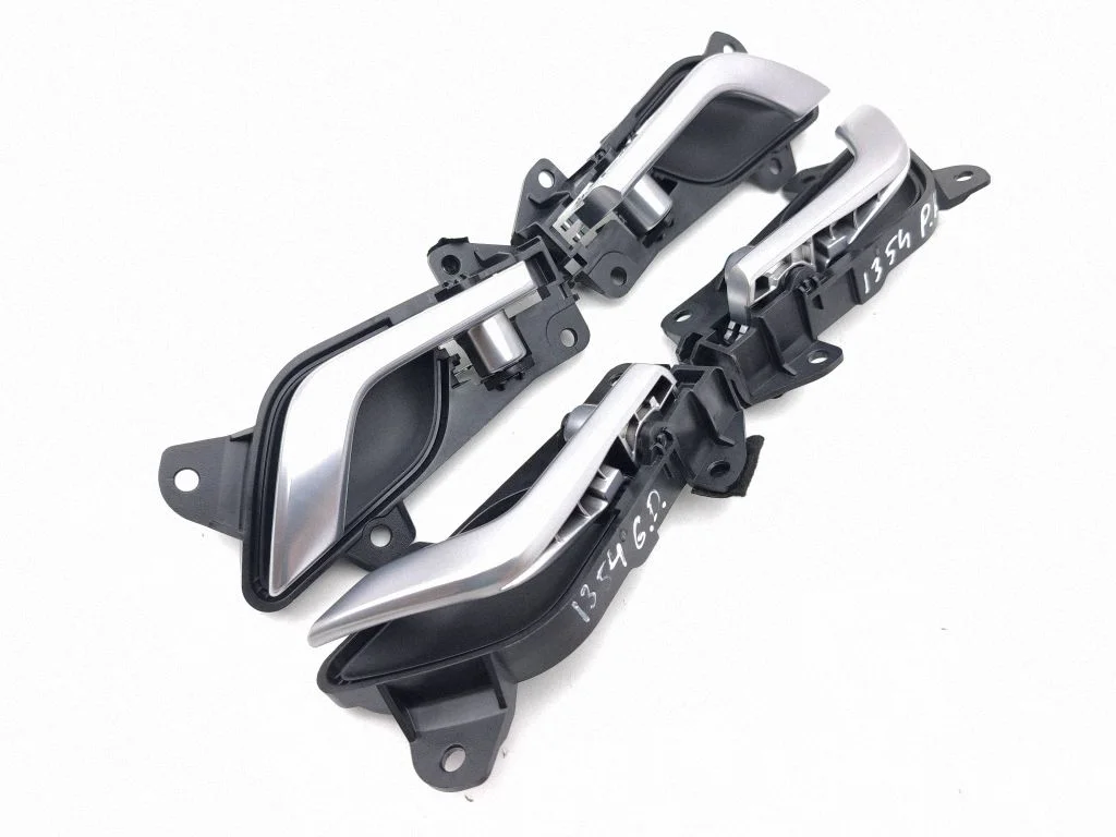 Front door interior handle 82620AT000
