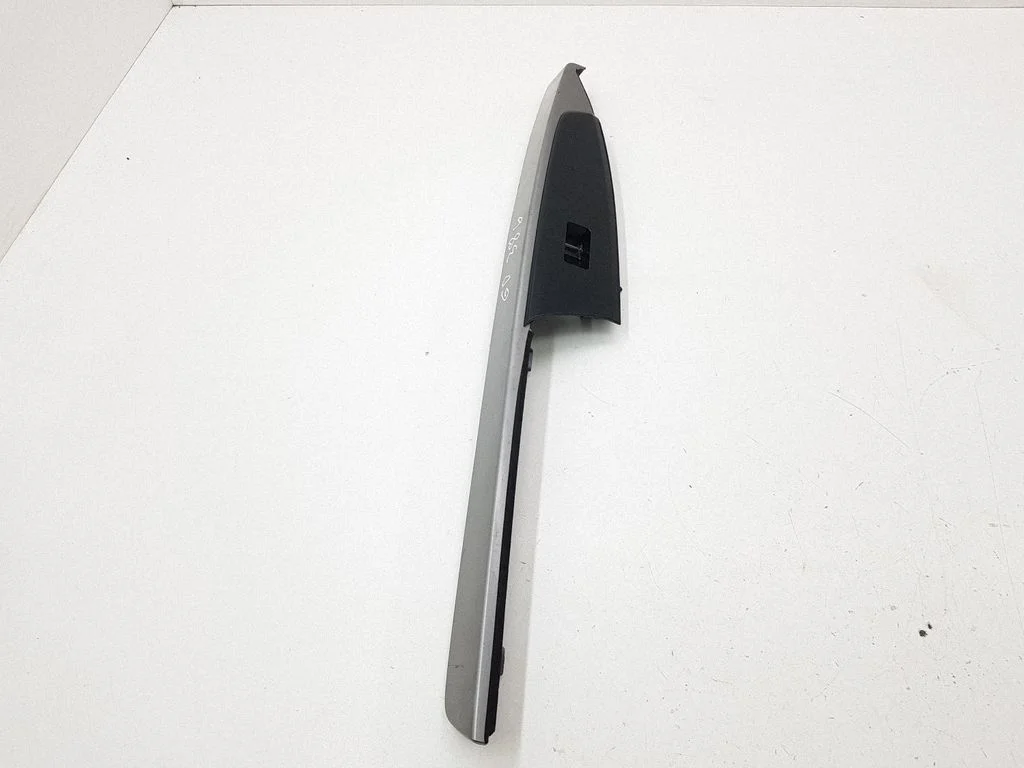 Rear door window switch trim EH4668D41