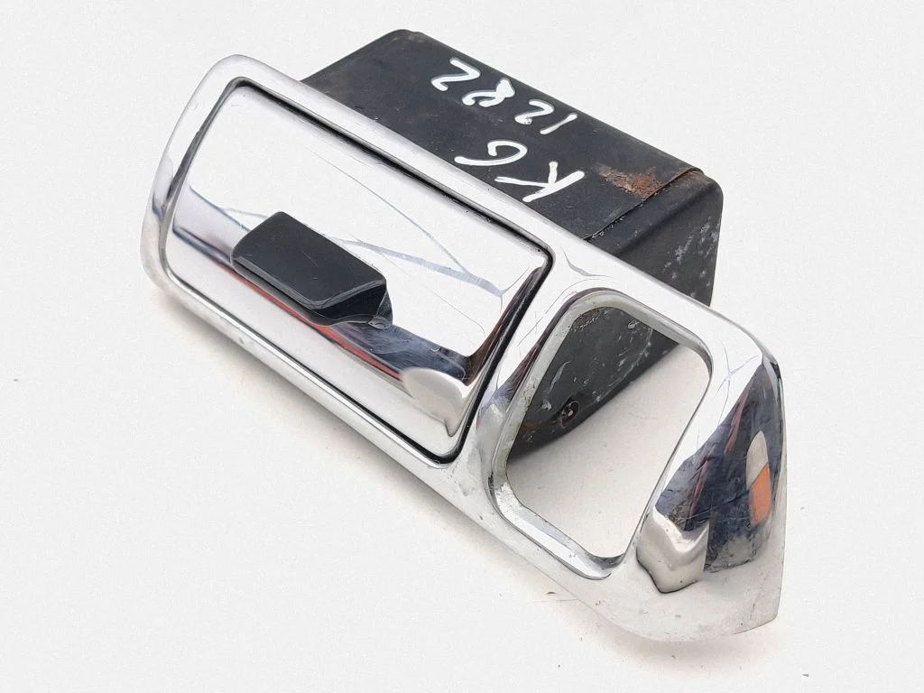Tagumise ukse tuhatoos – Rolls-Royce Silver Spur (1980-1998), vasak