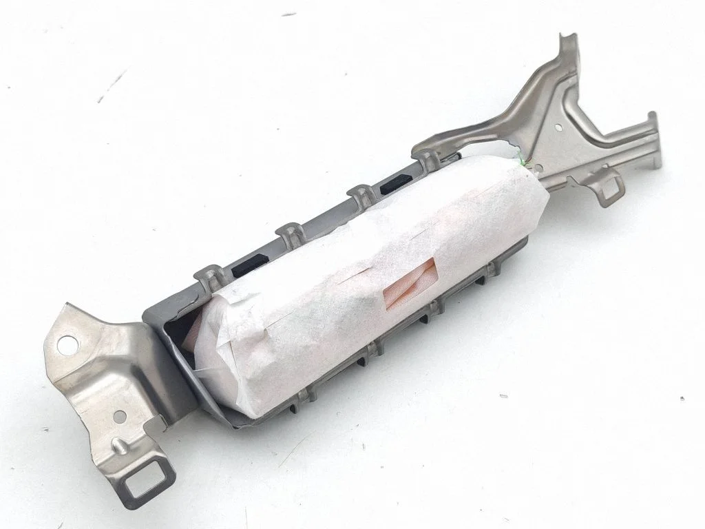 Knee airbag – Lexus IS III XE30 (2013-2020)