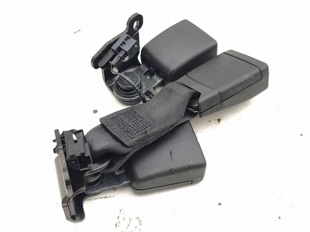 Rear seatbelt buckle 17786035029051