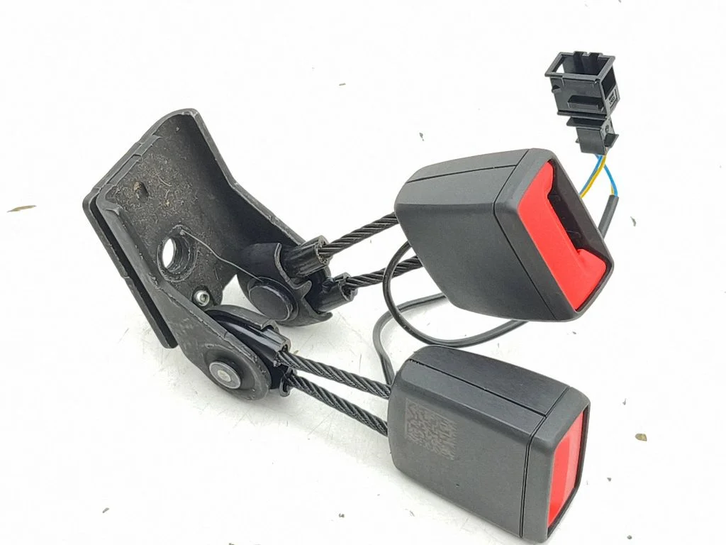 Middle seatbelt buckle (rear) 11A857739