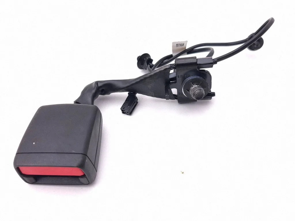 Middle seatbelt buckle (rear) LV4BS60044BCW