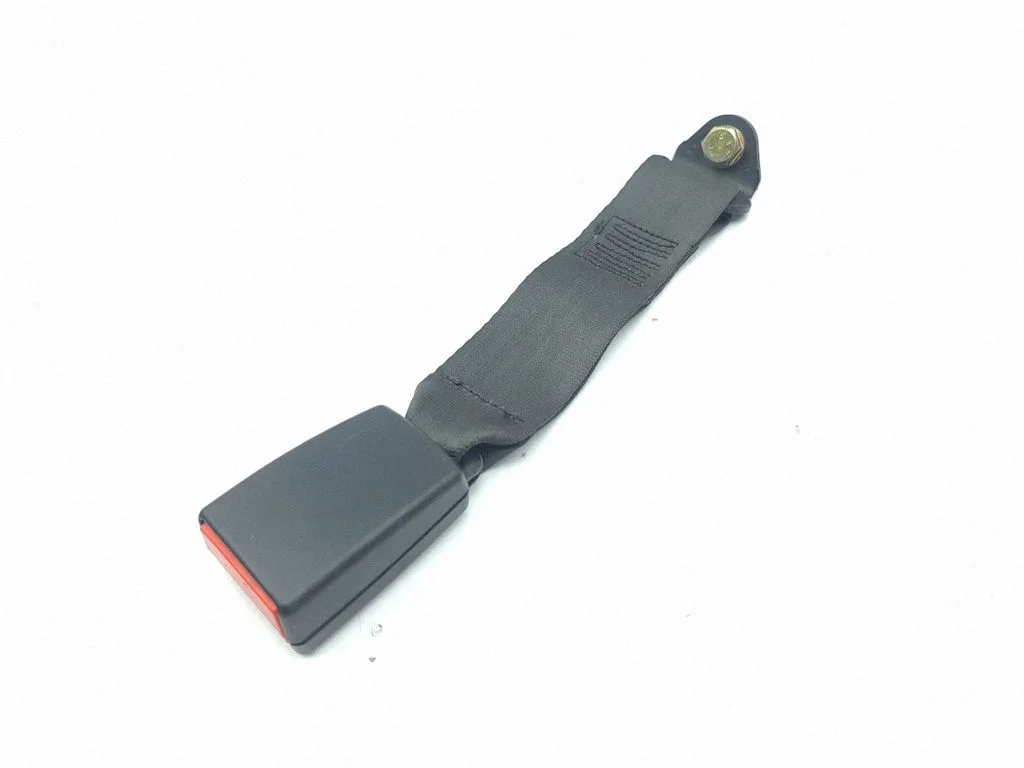 Middle seatbelt buckle (rear) 33040822