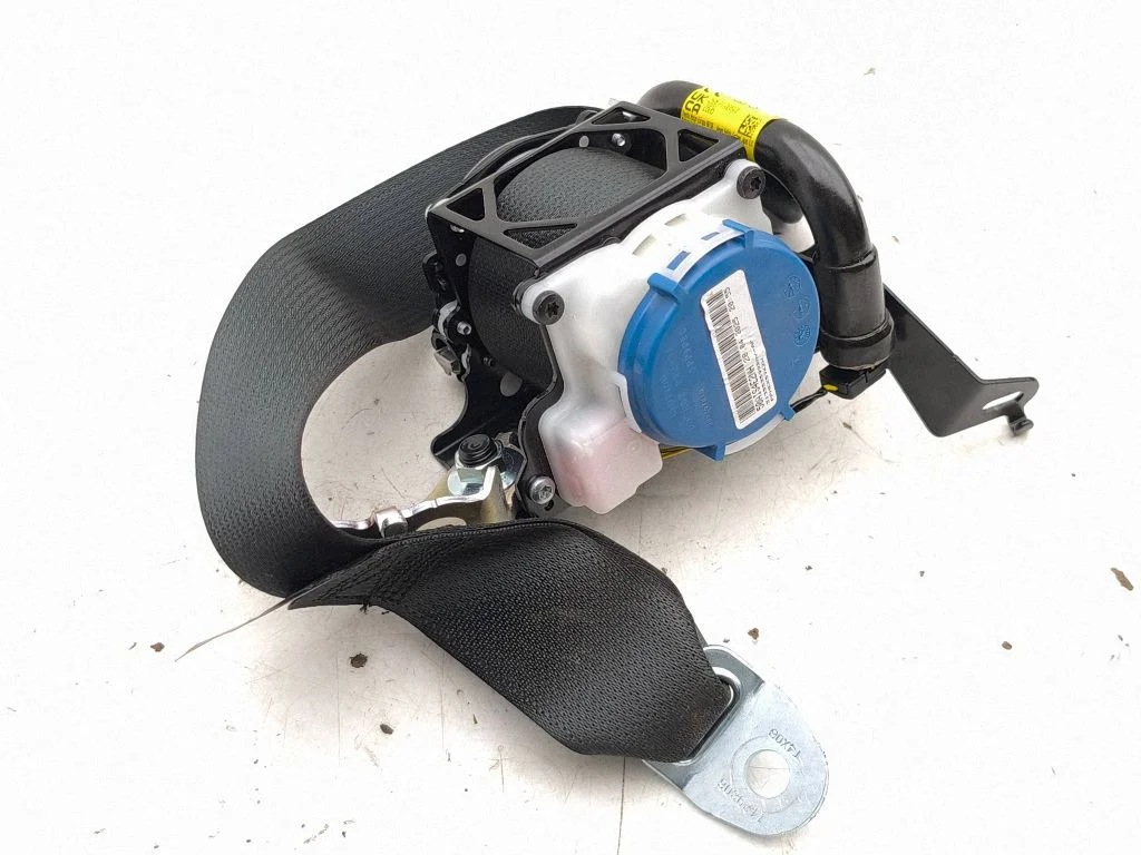 Rear seatbelt 73370F4070