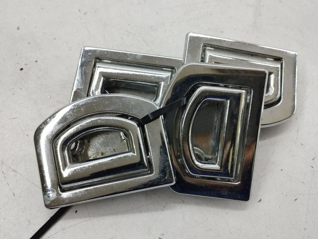 Stiprinājuma āķis / cilpa 1J0864203D