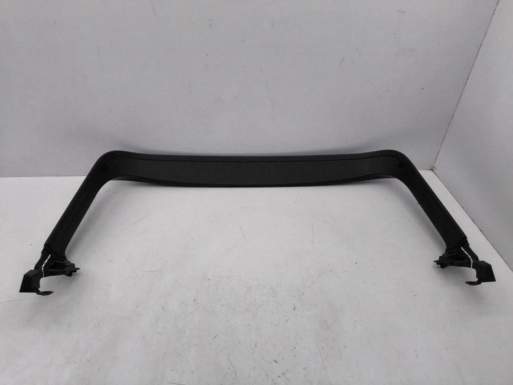 Augšējā apdare (pie loga) 82A867973