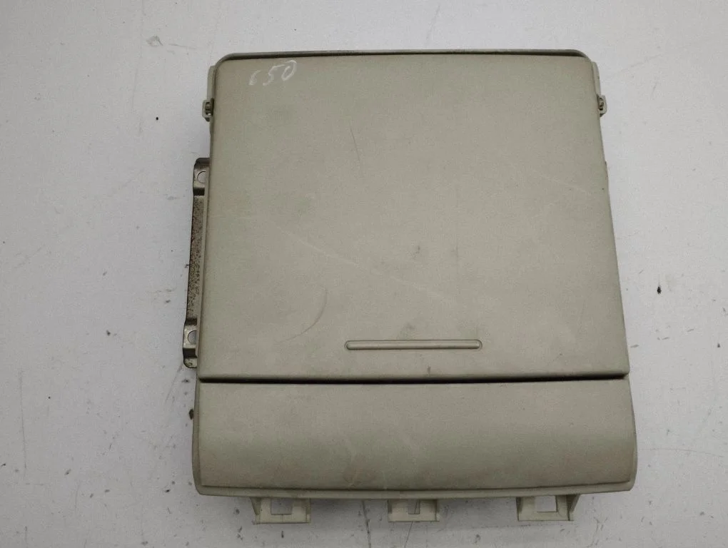 Laevoodri panipaik – Chrysler Town & Country V (2008-2016)