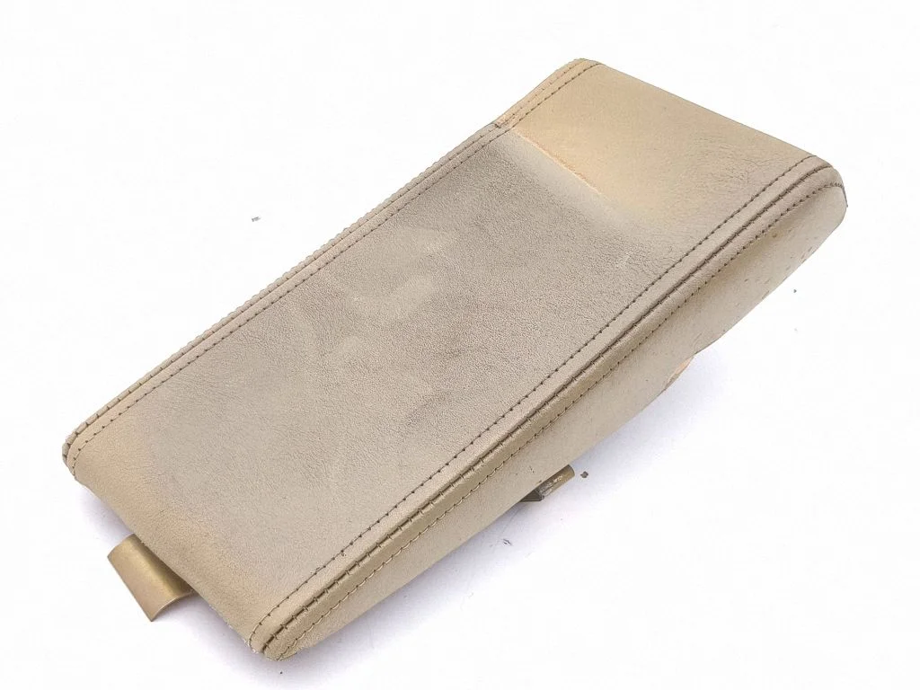 Cover in windowsill – Rolls-Royce Silver Spur (1980-1998)