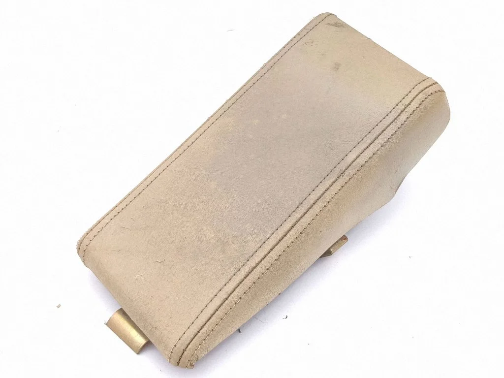 Cover in windowsill – Rolls-Royce Silver Spur (1980-1998)