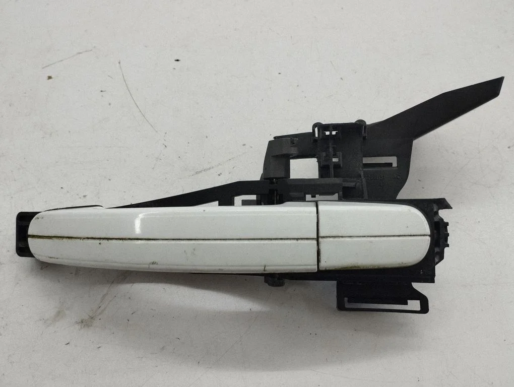 Tagumine lae käepide 8V41S266B31AC