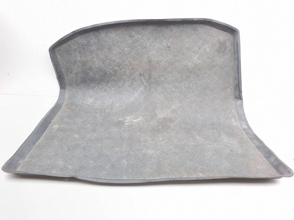 Rubber trunk/boot mat liner