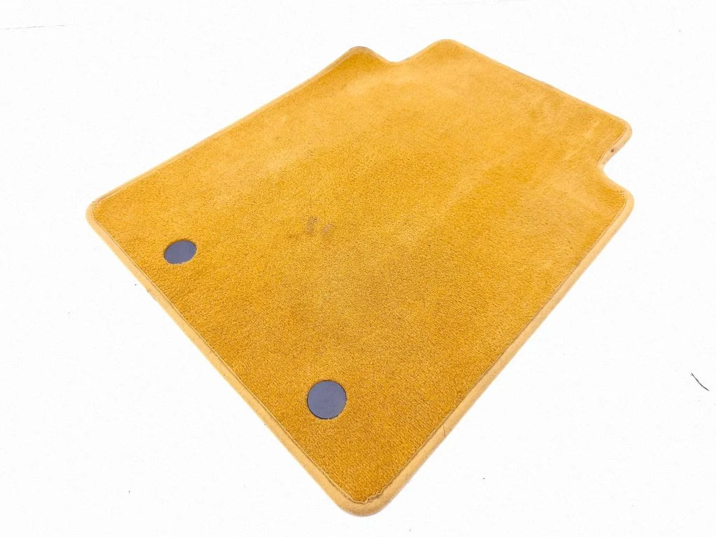 Rear floor mat – left