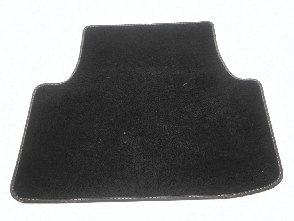 Rear floor mat – left