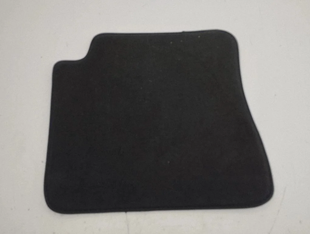 Rear floor mat – right