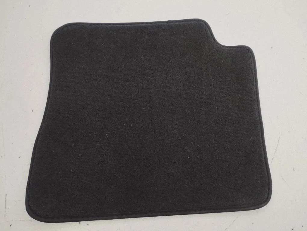 Rear floor mat – left