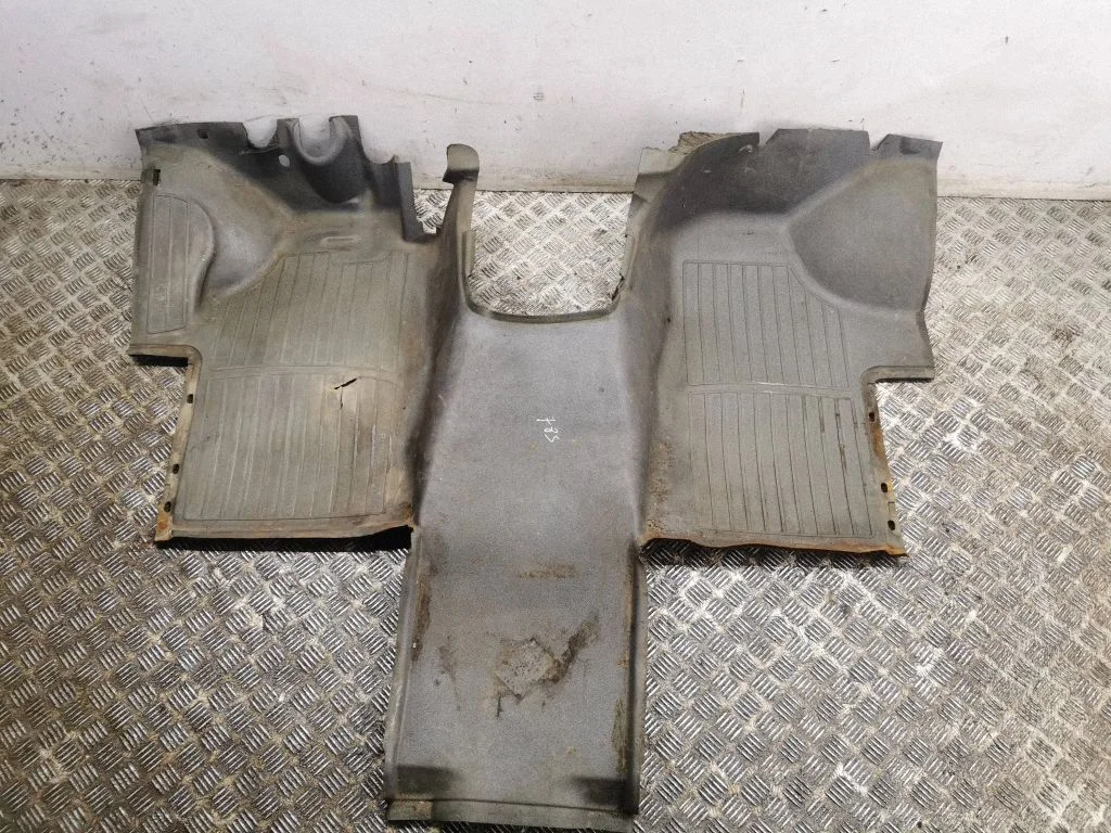 Front floor carpet liner