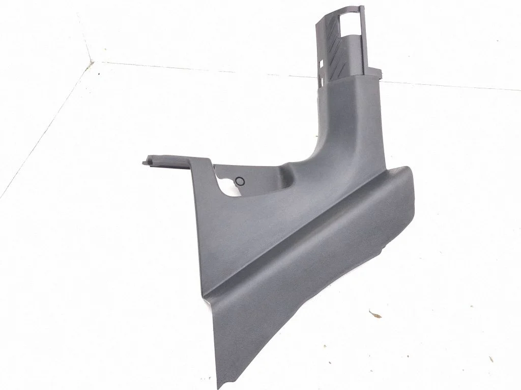 Foot area side trim 110863484B