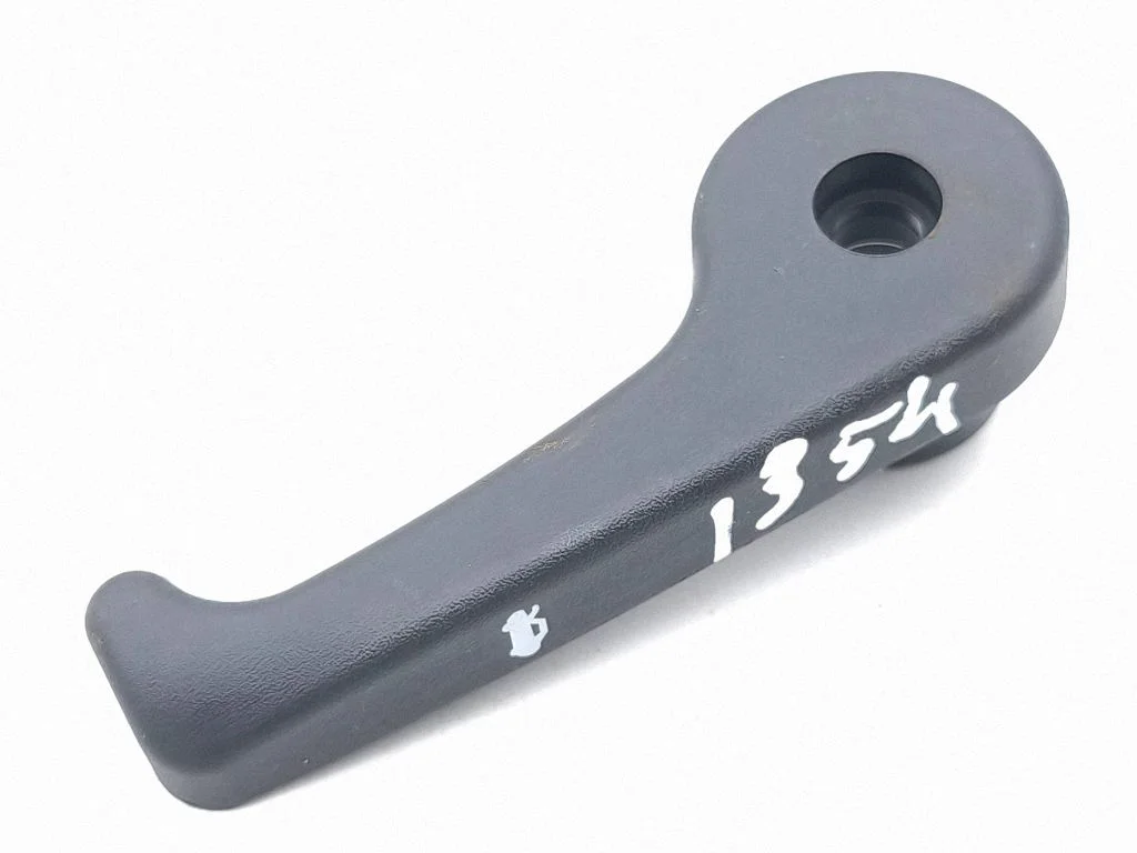 Engine bonnet (hood) release handle 811812B900